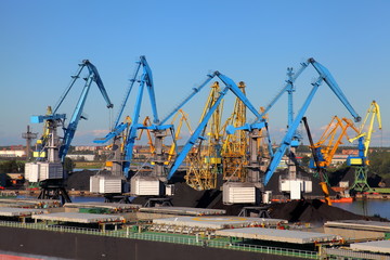 Fototapeta na wymiar Cranes in Ryga port