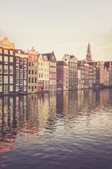 Poster Bunte, sich im Wasser spiegelnde Häuserzeile in Amsterdam, Abendsonne © Patrick Daxenbichler