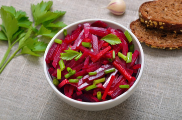 Salad with beet and green onion