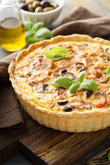 Quiche with eggplant, chicken and olives