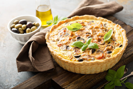 Quiche with eggplant, chicken and olives