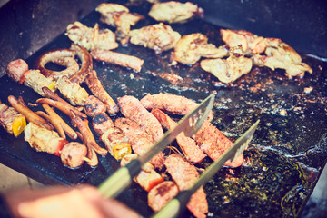 Grigliata all'aperto su pietra