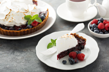 Berry tart with meringue