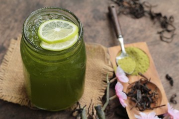 Iced green tea with lemon and matcha tea powder.
