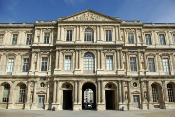 Façade Cour Carrée du Louvre à Paris, France