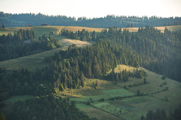 Obraz premium Mountain landscape and meadow illuminated by the sun