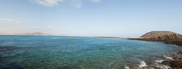 Fuerteventura, Isole Canarie: vista panoramica dell'Isolotto di Lobos, riserva naturale a 2 chilometri a nord di Corraleéo, il 4 settembre 2016