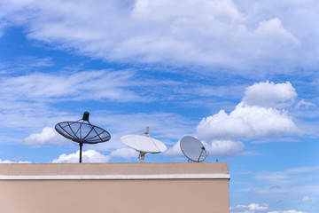 satellite dishes / antenna on the roof of the building with blue