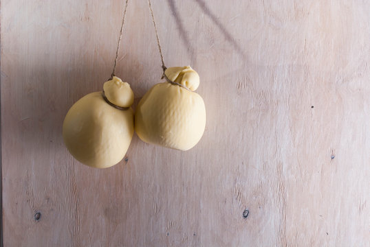italian cheesse caciocavallo