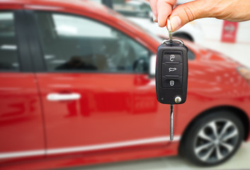 Fototapeta premium Dealer hand with a car key.