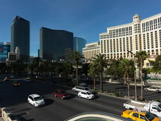 Poster Las Vegas - een prachtige stad! Prachtig hotel en casino, mooie straten en fonteinen, rijk aan winkels en interessante bezienswaardigheden, moderne en klassieke architectuur. © ustiv