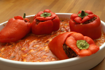 Gefüllte Paprikaschote mit Hackfleisch und Reis