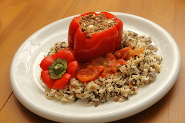 Gefüllte Paprikaschote mit Hackfleisch und Reis