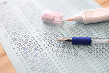Obraz premium Standard test form selective focus on answer sheet