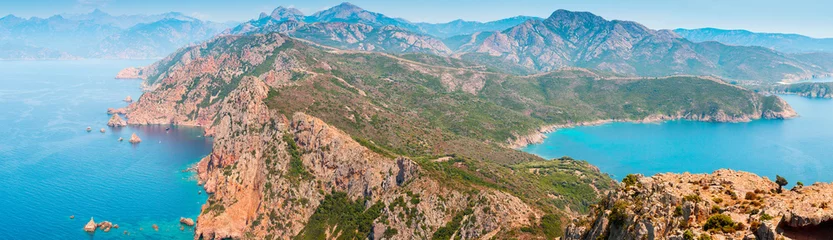 Deurstickers Piana, Zuid-Corsica. Breed panoramisch landschap © evannovostro