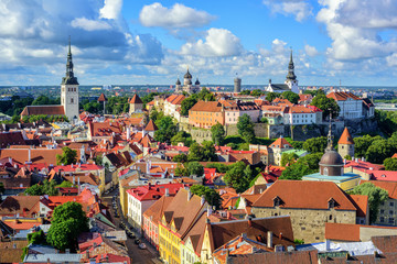 Medieval old town of Tallinn, Estonia - obrazy, fototapety, plakaty