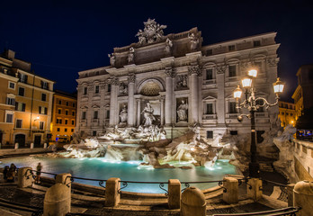 Fontaine de Trevi par nuit, Rome, Italie