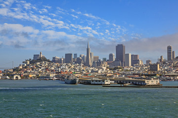 Obraz premium San Francisco skyline from cruise ship