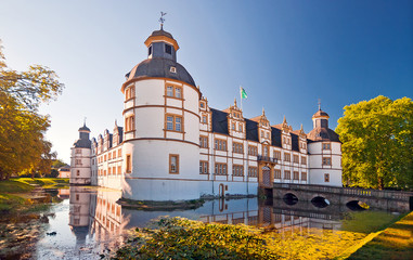 Wasserschloss Schloss Neuhaus in Paderborn, Westfalen - obrazy, fototapety, plakaty