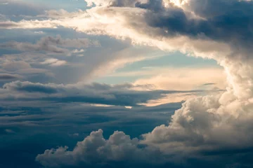 Abwaschbare Fototapete Himmel bunter dramatischer himmel mit wolke bei sonnenuntergang