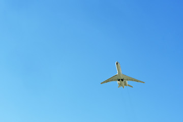 Airliner under blue sky without clouds