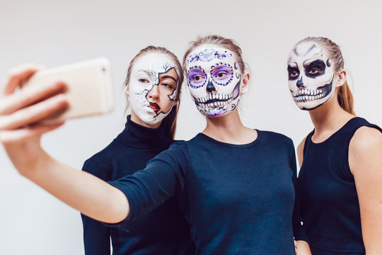 Three girls going on Halloween, grimace make selfie  white background
