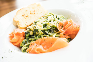 Spaghetti pesto