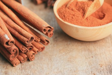 cinnamon powder with sticks