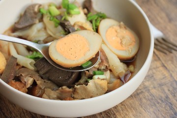 roll noodle chinese food