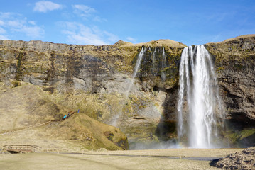 Obraz premium Beautiful Seljalandsfoss waterfall with river and meadow