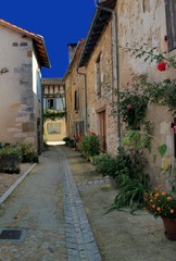Une rue à St jean de Côle.