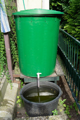 Obraz premium Water barrel / water barrel as water storage for garden maintenance