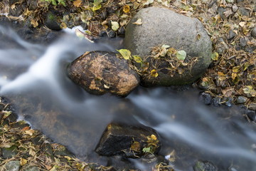 Fototapeta na wymiar Stream in autumn park