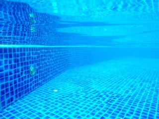 Fototapeta premium Underwater shot of the swimming pool