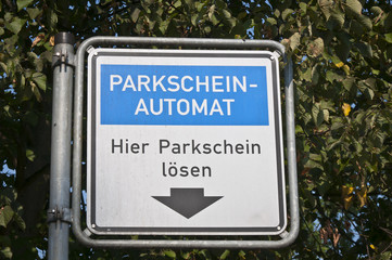 Schild - Parkscheinautomat, hier Parkschein lösen 