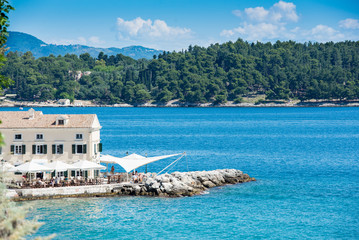 Haus in Korfu am Strand und Sonnensegel