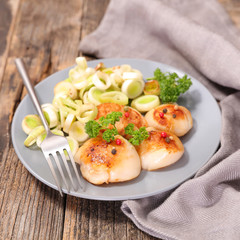 fried scallop and leek
