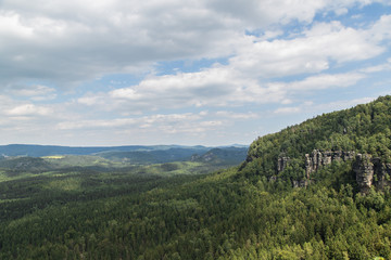 Fototapeta na wymiar Landschaft Aussichtspunkt Idagrotte, Sächsische Schweiz