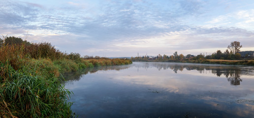 осенний пейзаж на Уральской реке Иртыш, Россия © 7ynp100