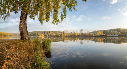 осенний пейзаж на Уральской реке Иртыш, Россия © 7ynp100