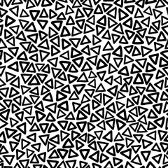 Muster nahtlos mit gezeichneten schwarzen Dreiecken als Hintergrund
