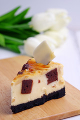 Cheesecake with brownie.