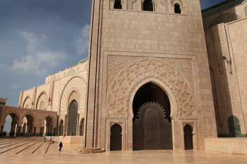 Fototapeta na wymiar la mosquée hassan 2 belles arches islamic architecture maroc casablanca 