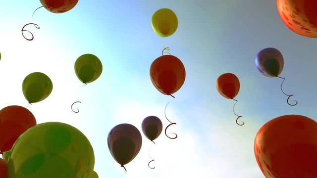 Globos de colores subiendo hacia el cielo azul.Fiesta divertida y celebracion de cumplea&ntilde;os en exterior.Estilo vintage