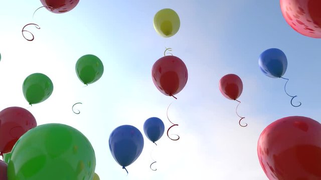 Globos de colores subiendo hacia el cielo azul.Fiesta divertida y celebracion de cumplea&ntilde;os en exterior.