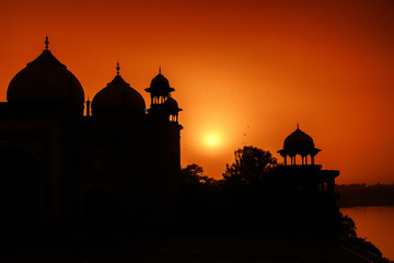 Sonnenaufgang am Taj Mahal