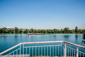 Les bords du Rh&ocirc;ne vers la confluence du c&ocirc;t&eacute; de la Mulati&egrave;re &agrave; Lyon
