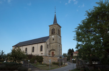 Fototapeta na wymiar Kirche in Bambiderstroff