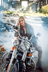 Obraz na płótnie Canvas Pretty woman on the motorcycle.