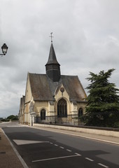 Fototapeta na wymiar Notre-Dame du bon Secours sur le bord de La Loire.